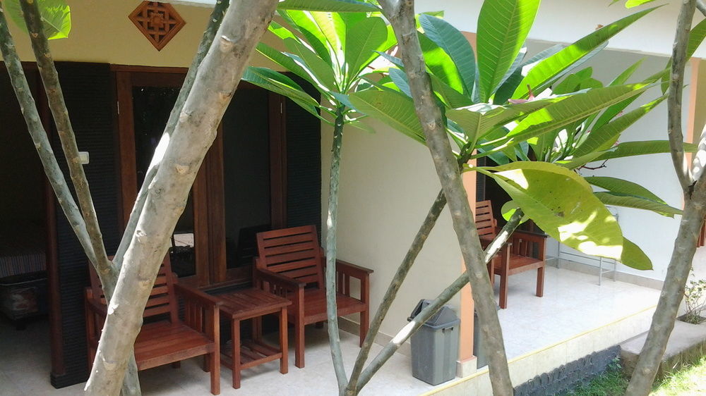 Family Garden Homestay Mangsit Exterior photo