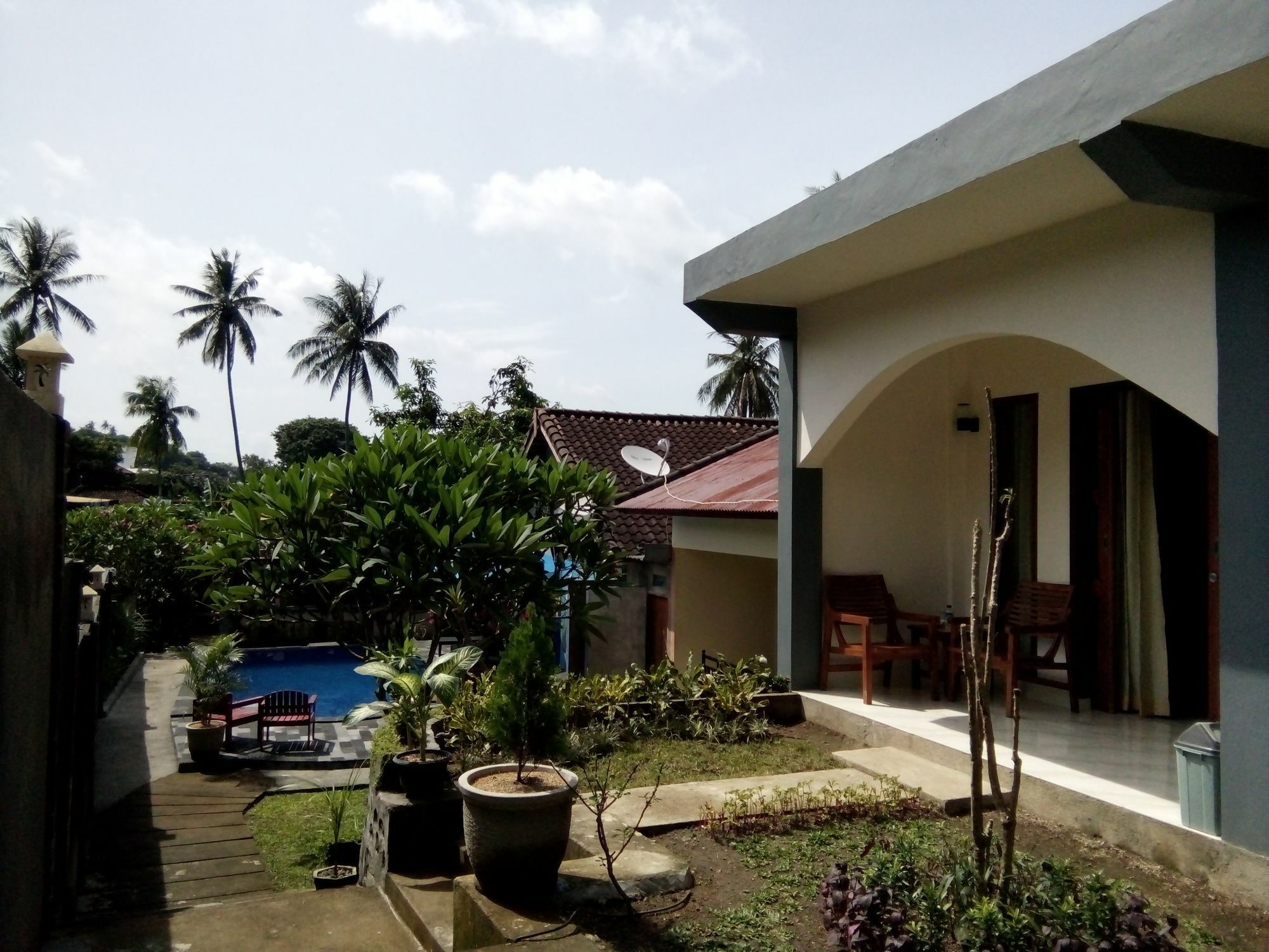 Family Garden Homestay Mangsit Exterior photo