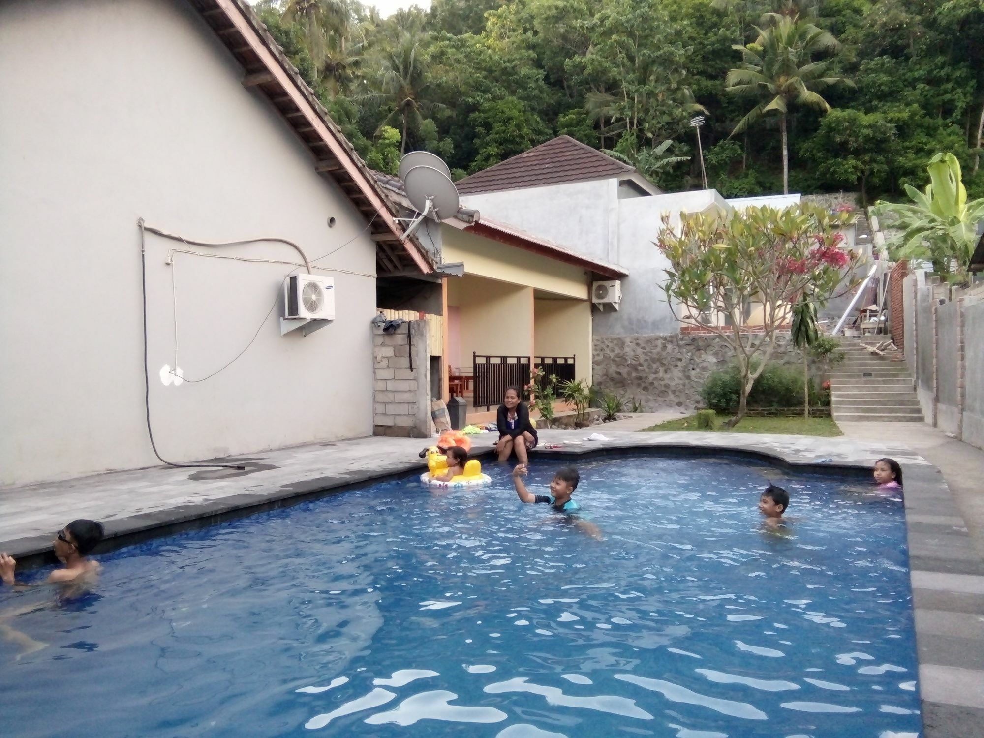 Family Garden Homestay Mangsit Exterior photo